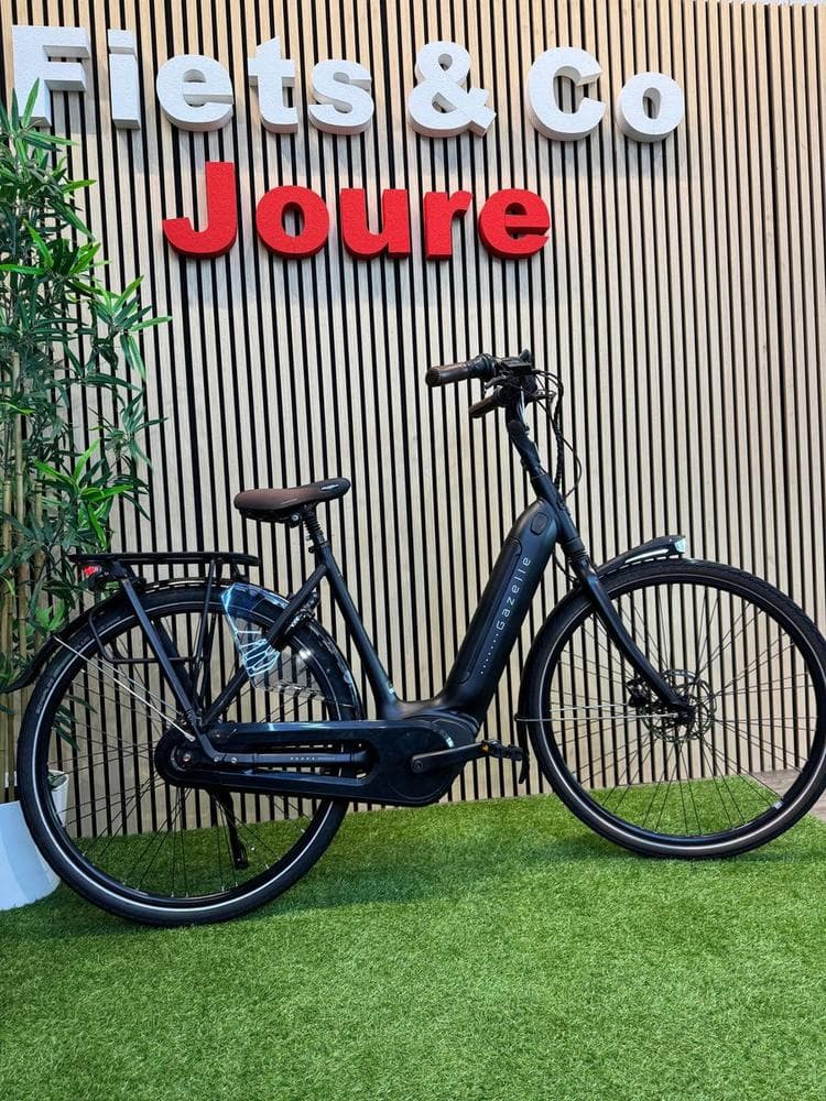 E-bike in de showroom van Fiets & Co Joure